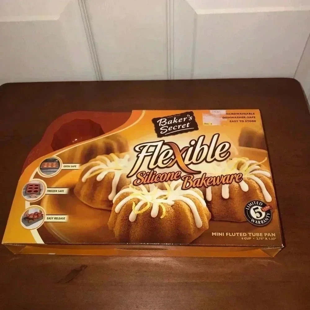 Flexible silicone bakeware nwot